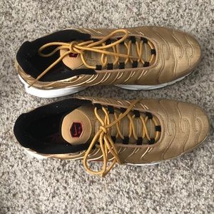 Nike Air Max Plus QS Metallic Gold